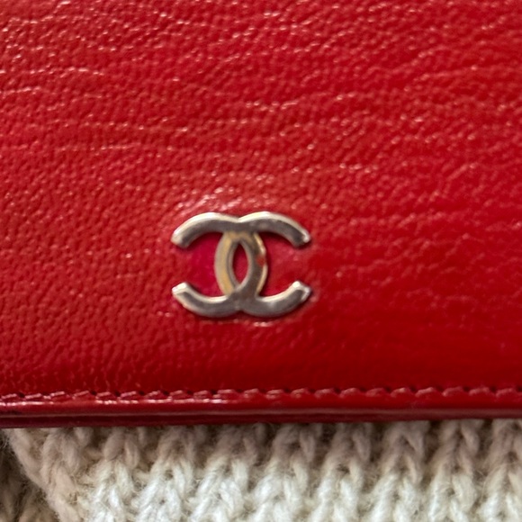 🌺$851 OFF RETAIL $175🌺AUTHENTIC CHANEL VINTAGE WALLET ON A CHAIN🌺 - Picture 4 of 15